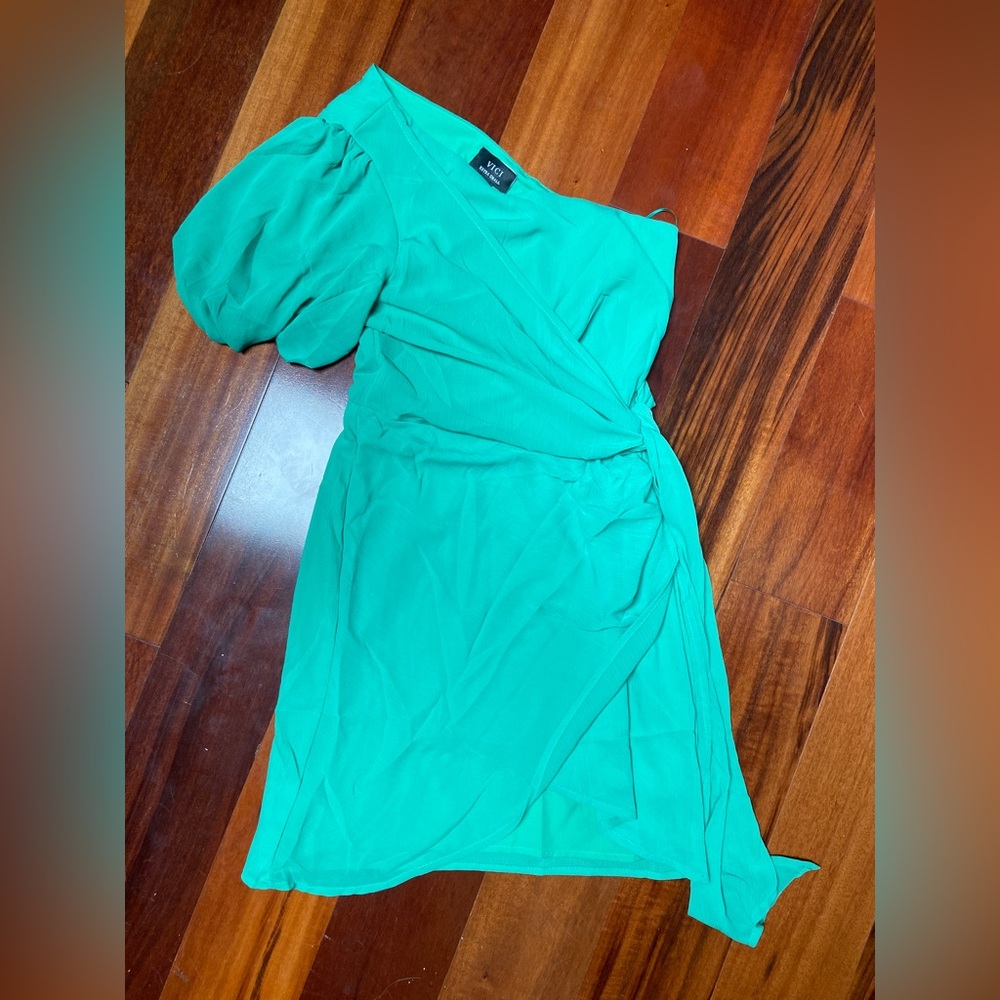 VICI never worn - Gemstone One Shoulder Gathered Mini Dress - Emerald X-Small